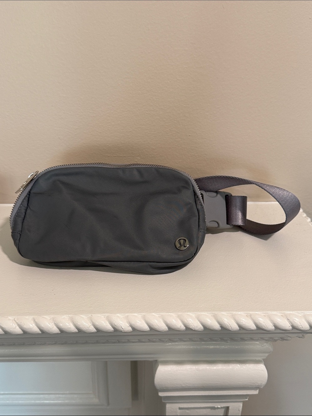 lululemon athletica Men's Dark Gray waist pack Belt Bag